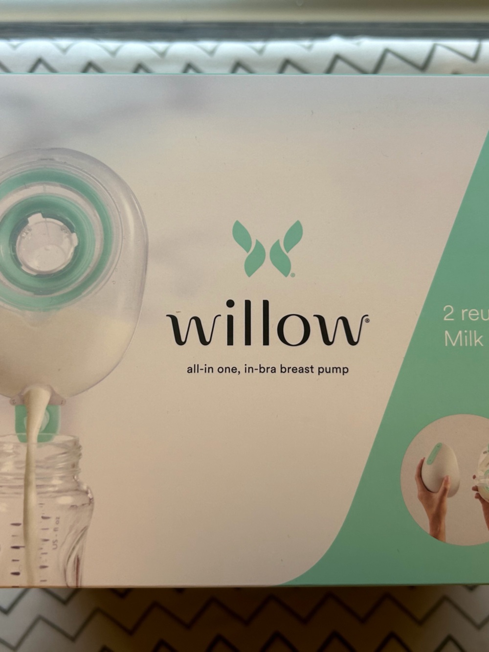 Willow Mint & White Pump with Reusable Milk Containers - 4oz (Set of 2)